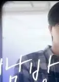 穿格子衬衫的男人