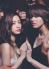 进球如麻、奋力拼搏的女孩